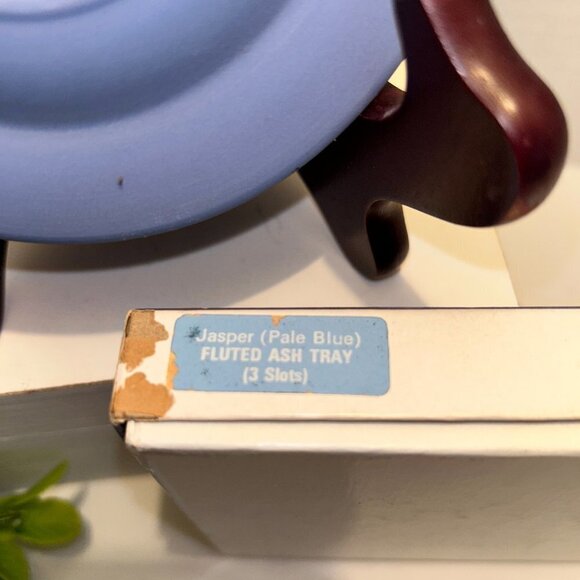 Vintage Wedgewood pottery Jasperware Round Landmark Tray Cream on Pale Blue - Picture 3 of 4